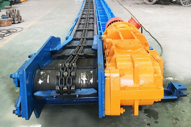 Chain scraper conveyor chain use