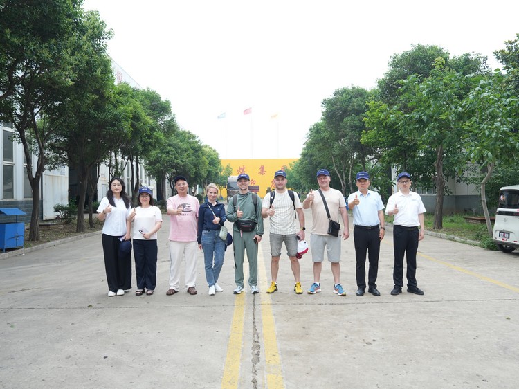 Procurement Delegation of Major Russian Enterprises Visits China Coal Group and Signs Bulk Orders On-site